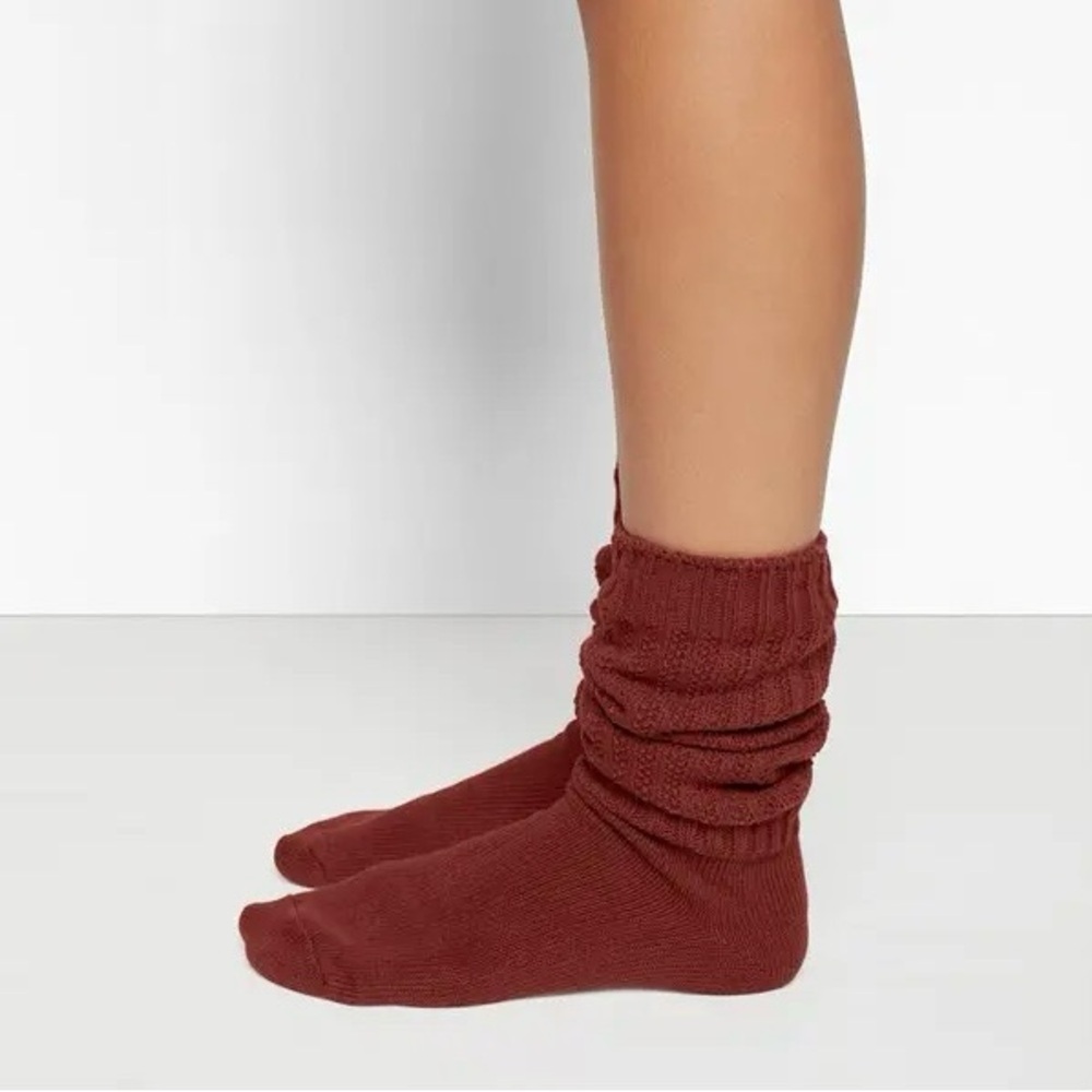 Skims Slouch Socks - Picture 2 of 4